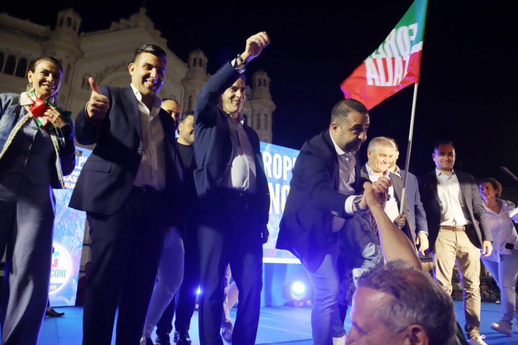 comizio elezioni europee forza italia piazza duomo reggio calabria (2)