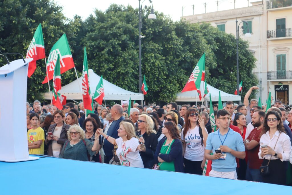 comizio elezioni europee forza italia piazza duomo reggio calabria (6)