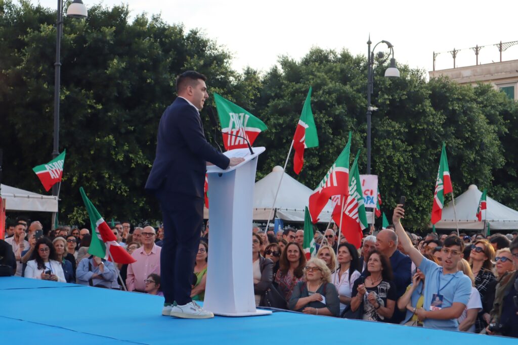 comizio elezioni europee forza italia piazza duomo reggio calabria (7)