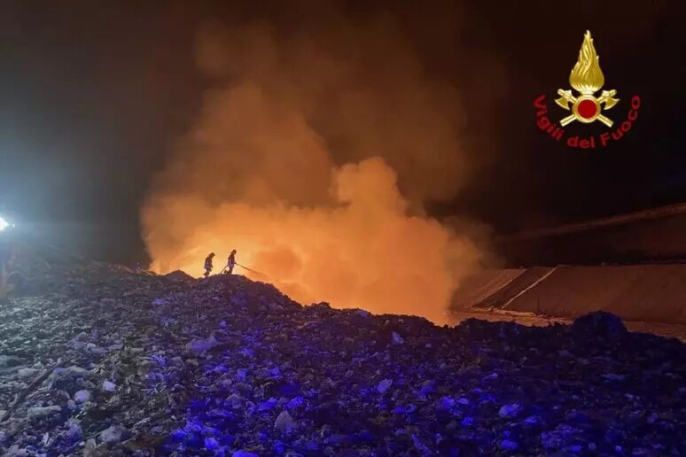 discarica palermo incendio