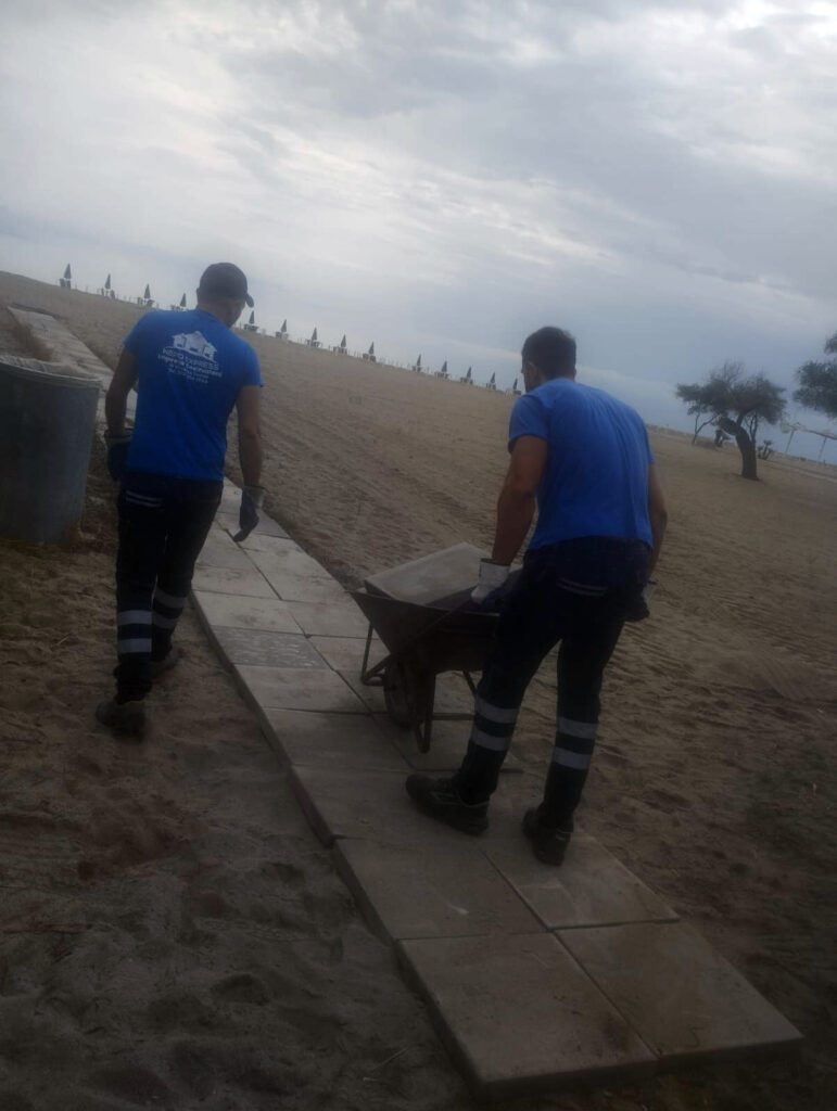 lavori spiaggia Cassano