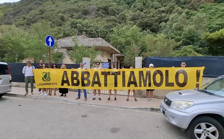 Blitz di Goletta Verde allo scoglio Ulivarella