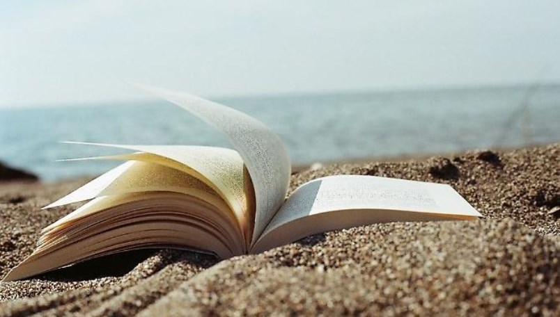 Letture in spiaggia a mare