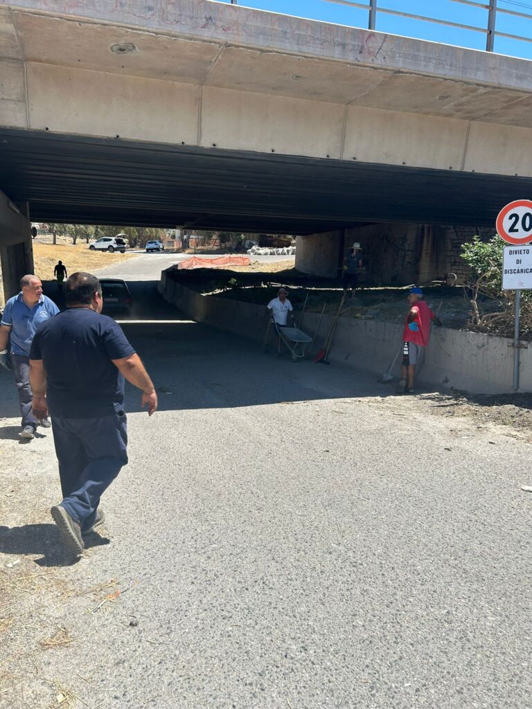 Rifiuti abbandonati Motta San Giovanni e Lazzaro