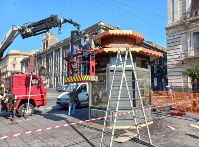 Rimosso chiosco abusivo a Catania