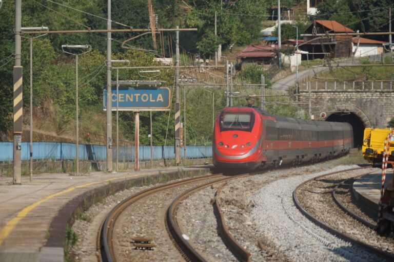 Treno Frecciarossa - Stazione di Centola