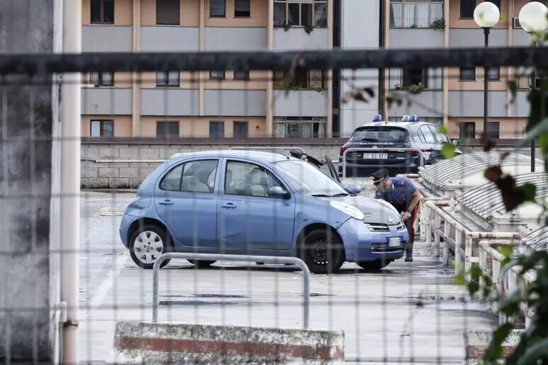 bimba dimenticata in auto