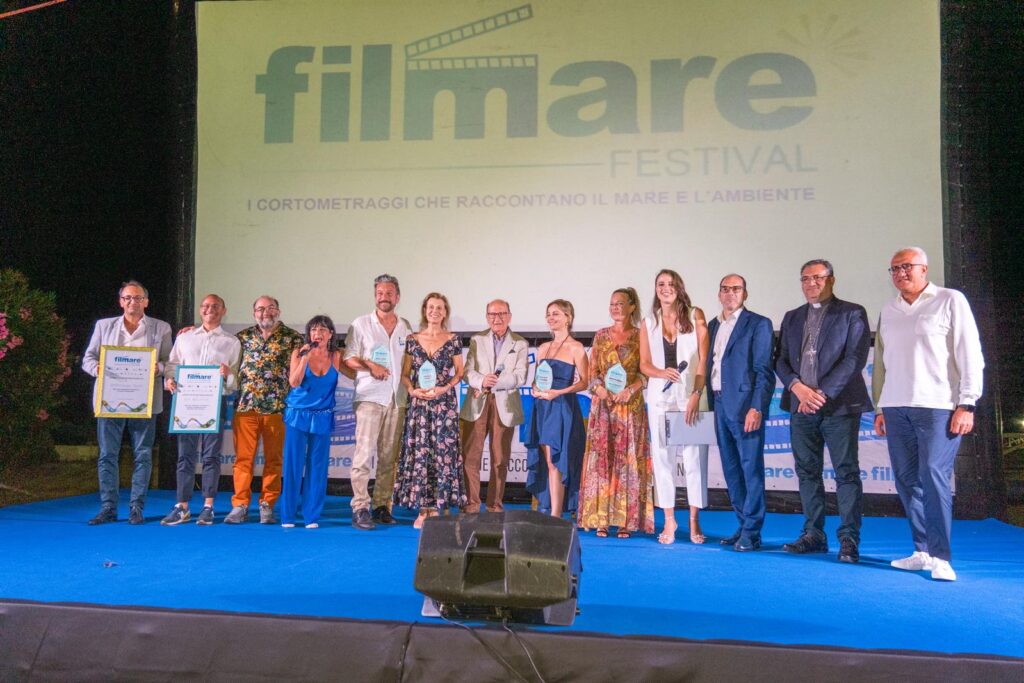 foto di gruppo con serata finale Filmar Festival 2024