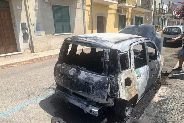 incendiata auto san giovanni di gerace