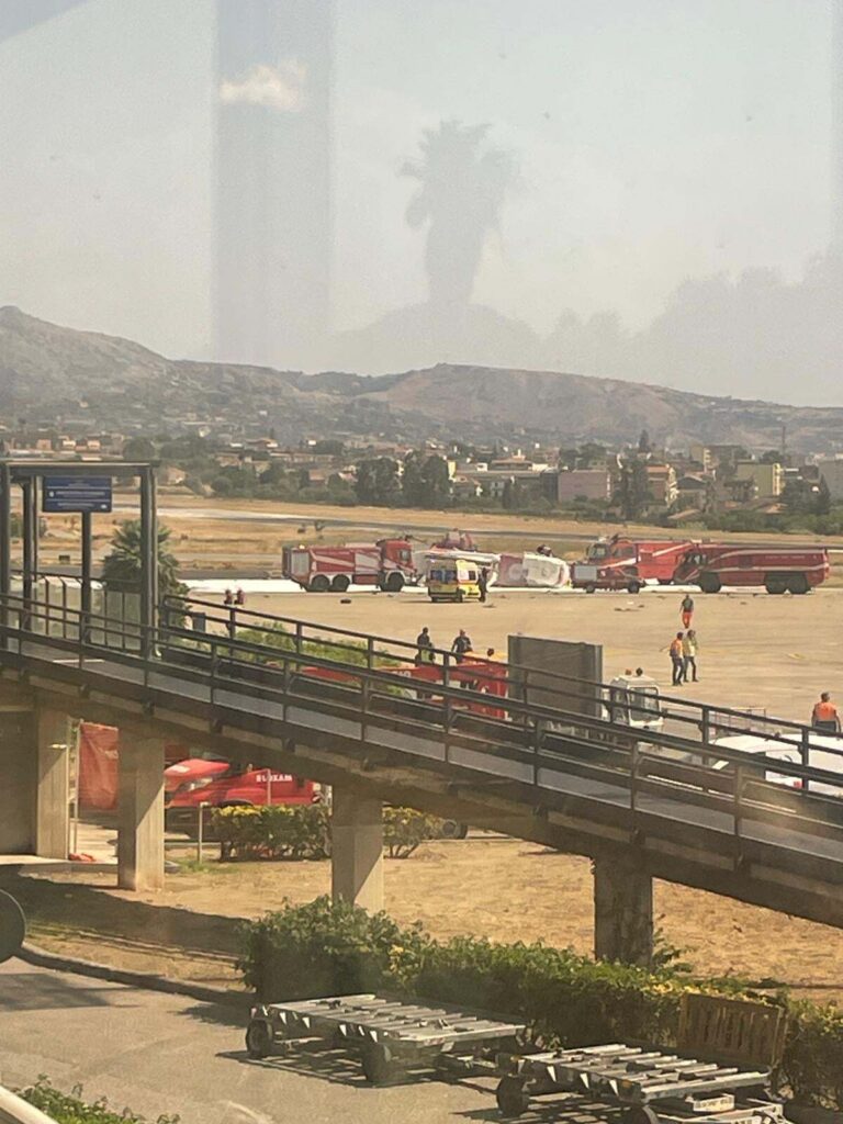incendio-elicottero-pista-aeroporto-reggio-calabria