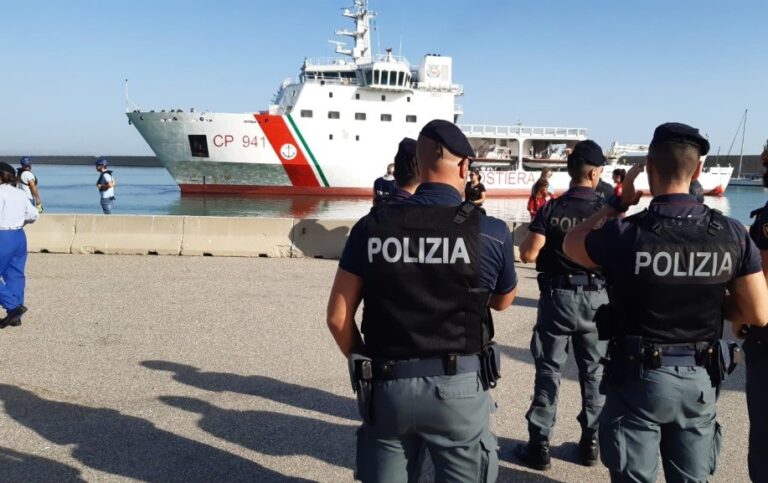 polizia porto di crotone