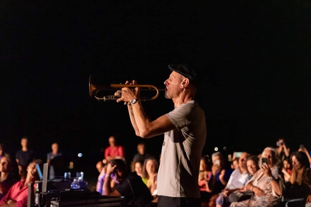 FABRIZIO BOSSO in mezzo al pubblico a Sibari