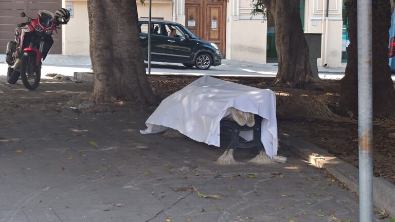 anziano morto piazza garibaldi Reggio