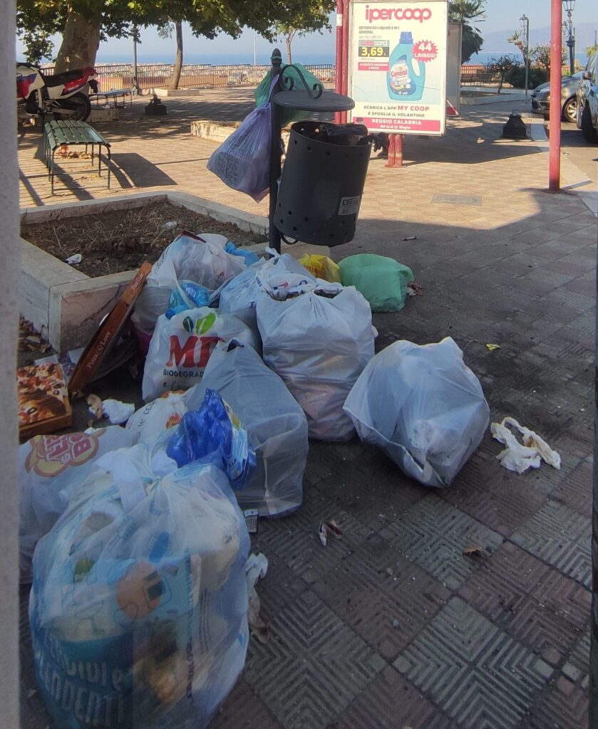 piazza rotonda reggio calabria in degrado