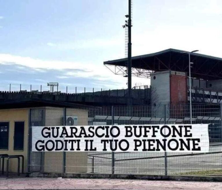 striscione tifosi cosenza