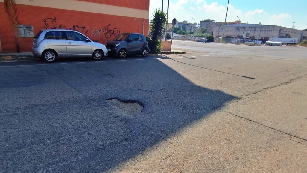 voragine pericolosa viale Messina vicino al piazzale botteghelle (1)