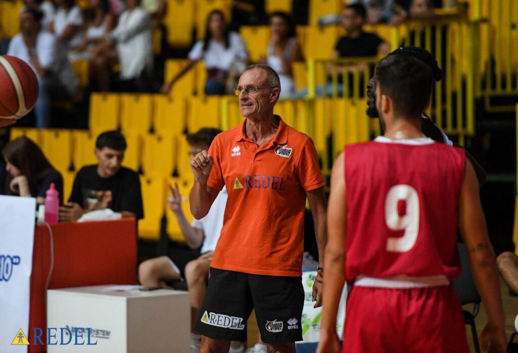 Coach Giulio Cadeo