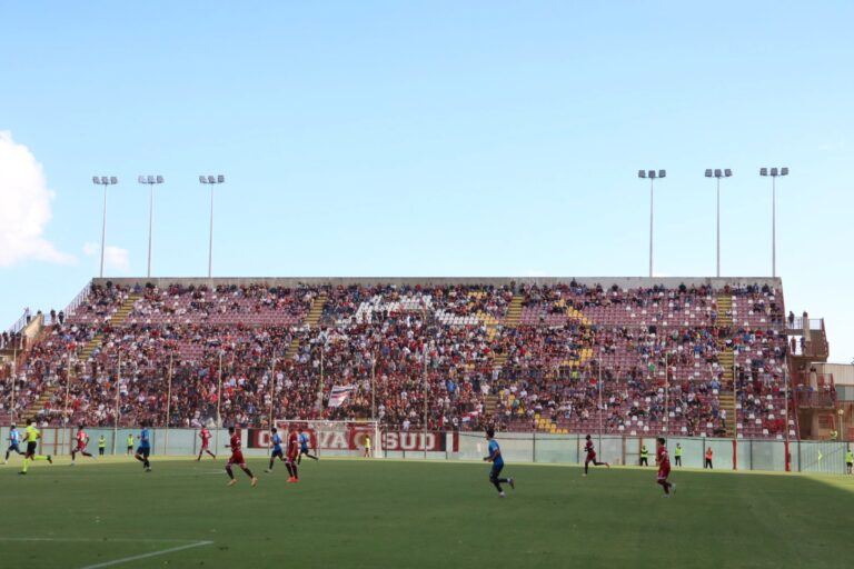 Fari dietro Curva Sud Granillo