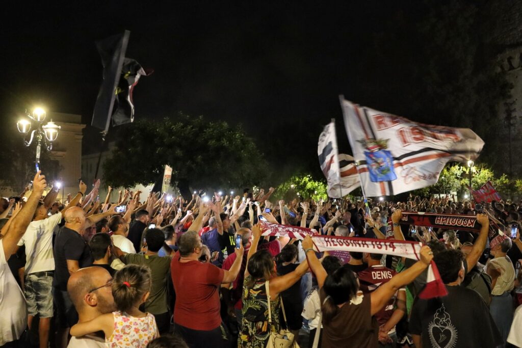 Presentazione Reggina tifosi evento Piazza Castello