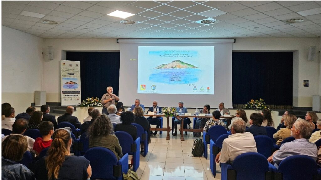 Presentazione guida turistica a Malfa