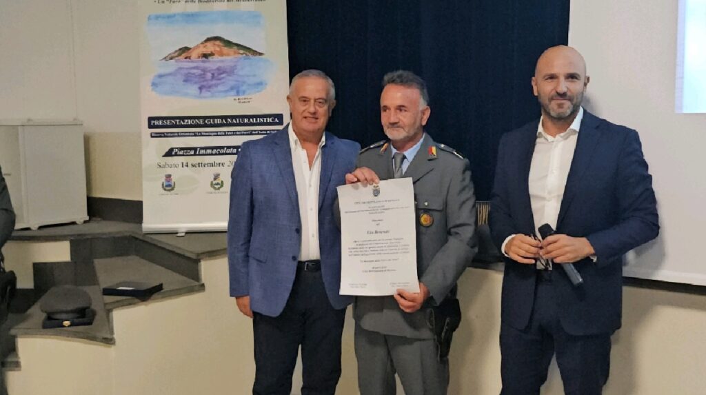 Presentazione guida turistica a Malfa