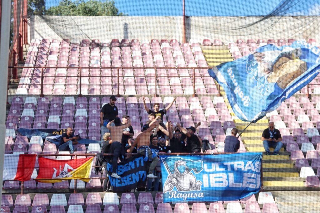 Reggina-Ragusa tifosi settore ospiti