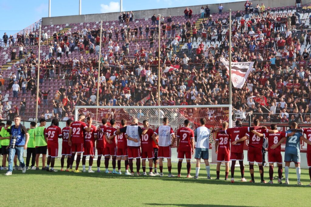 Reggina-Ragusa saluto finale squadra Curva Sud tifosi