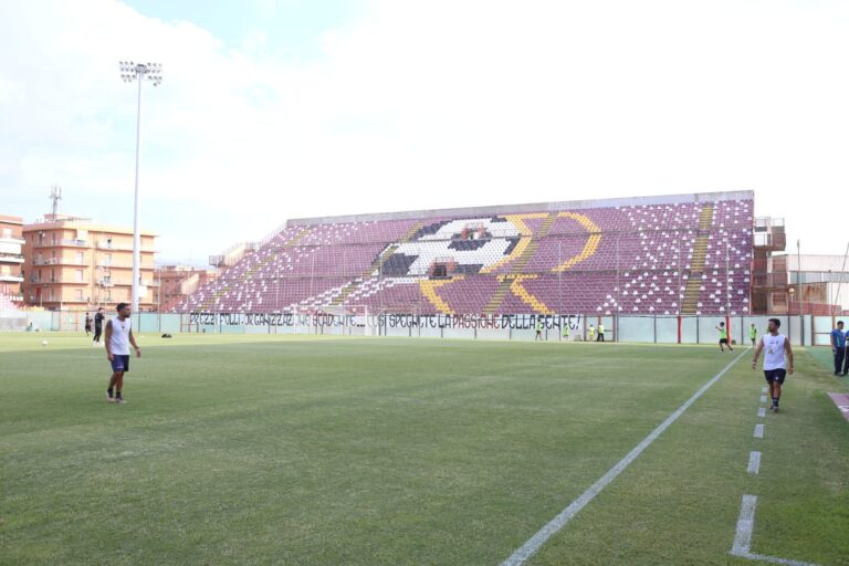 Reggina-Vibonese Curva Sud Granillo vuota