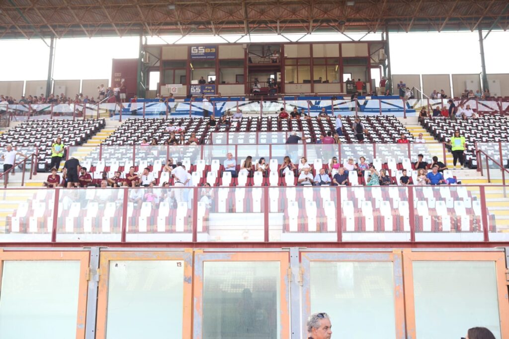 Reggina-Vibonese tifosi Tribuna coperta