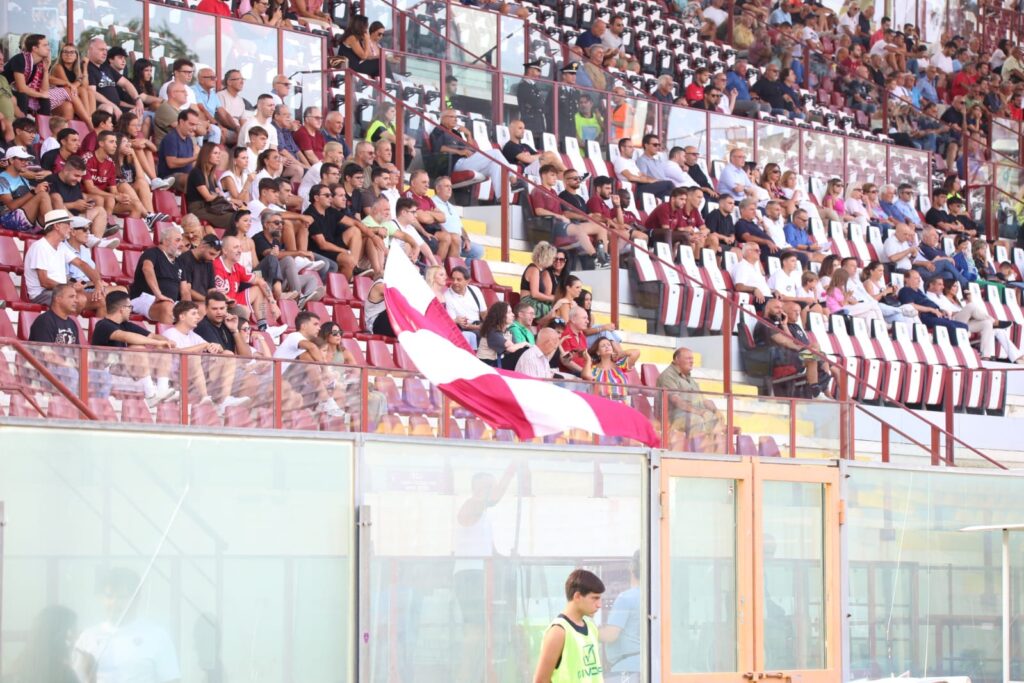 Reggina-Vibonese tifosi Tribuna coperta