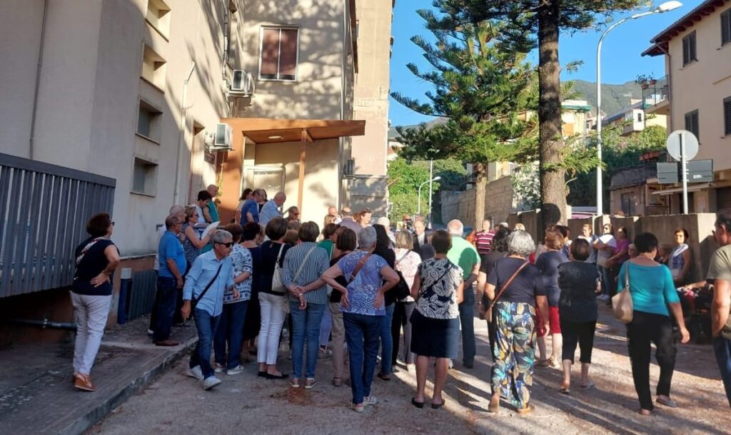 Visita vescovo casa salute scilla