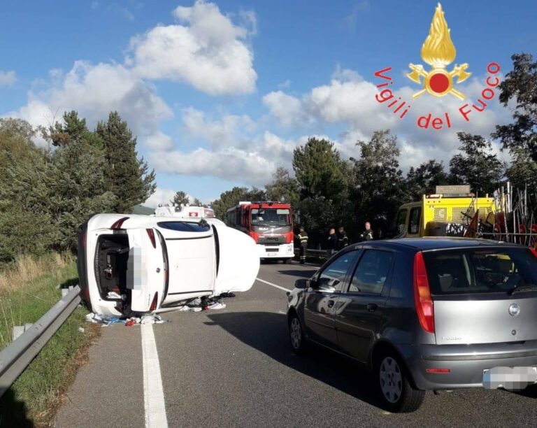 auto ribaltata cosenza