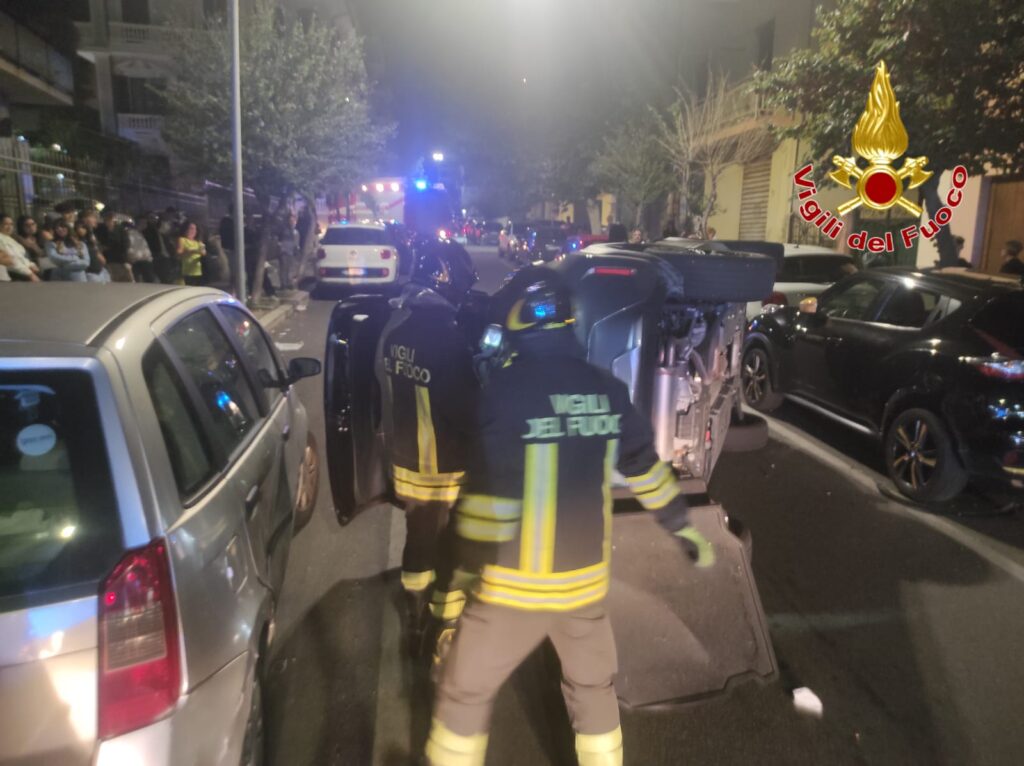 auto ribaltata incidente crotone (1)