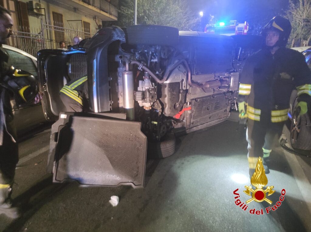 auto ribaltata incidente crotone