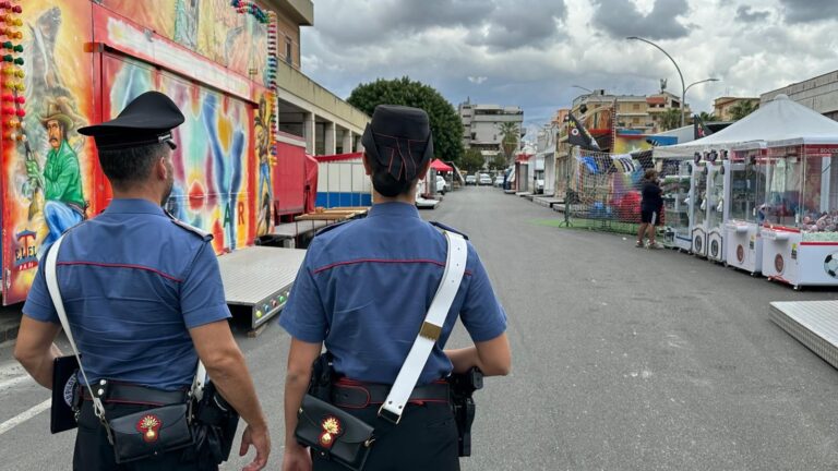 carabinieri alle bancarelle