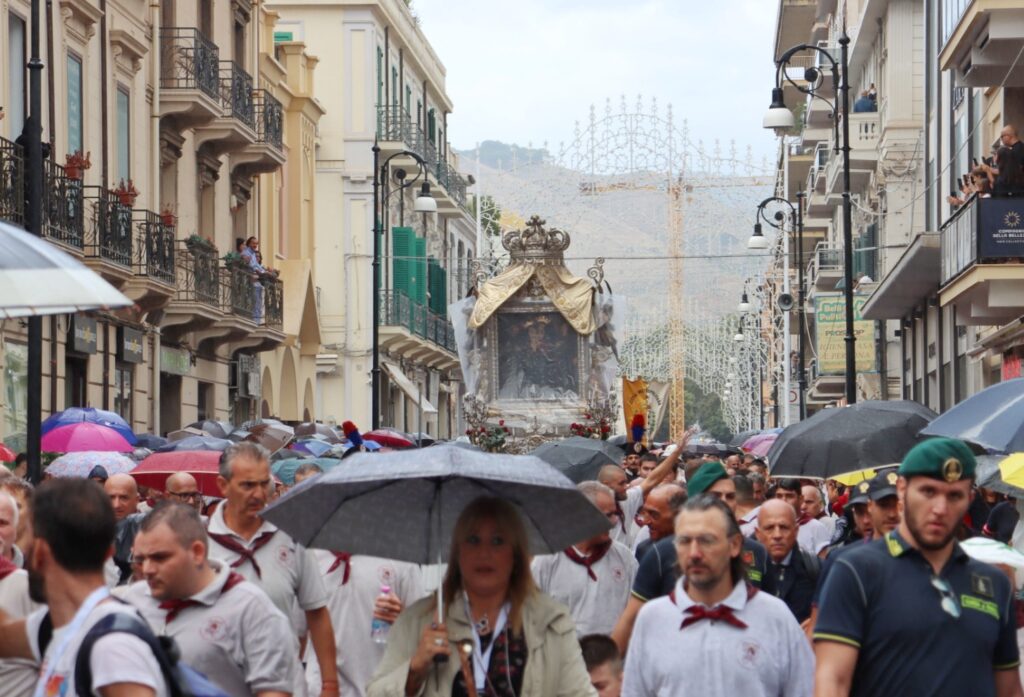 festa di madonna sotto la pioggia