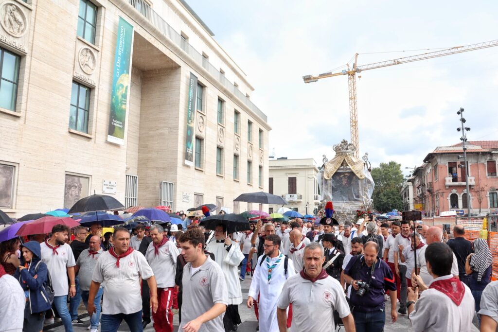 festa di madonna sotto la pioggia