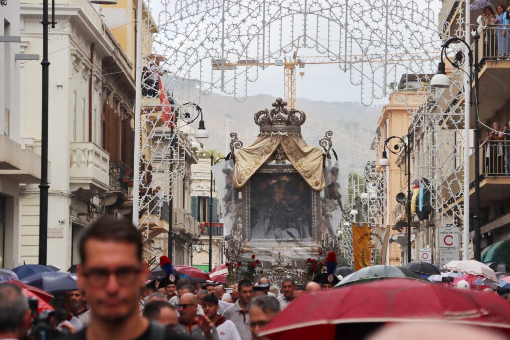 festa di madonna sotto la pioggia