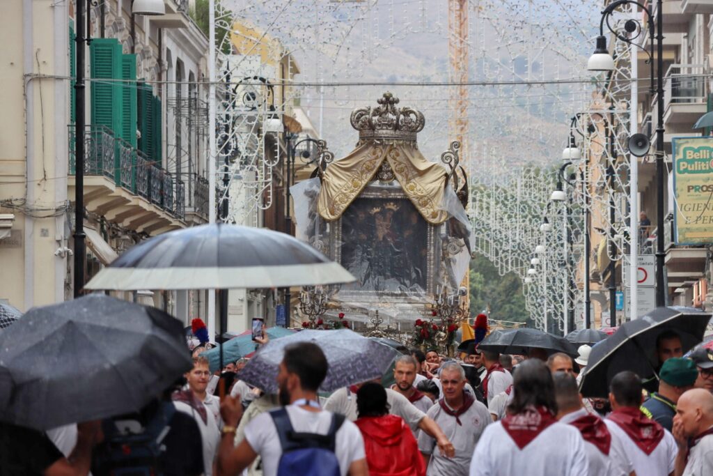 festa di madonna sotto la pioggia