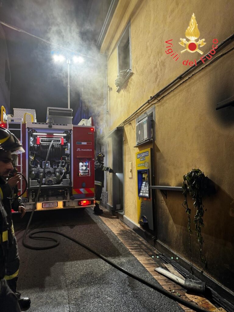 incendio bar catanzaro