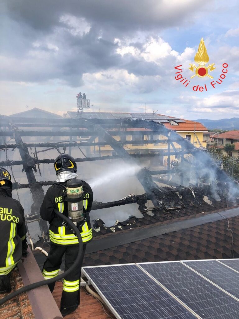 incendio palestra Francica