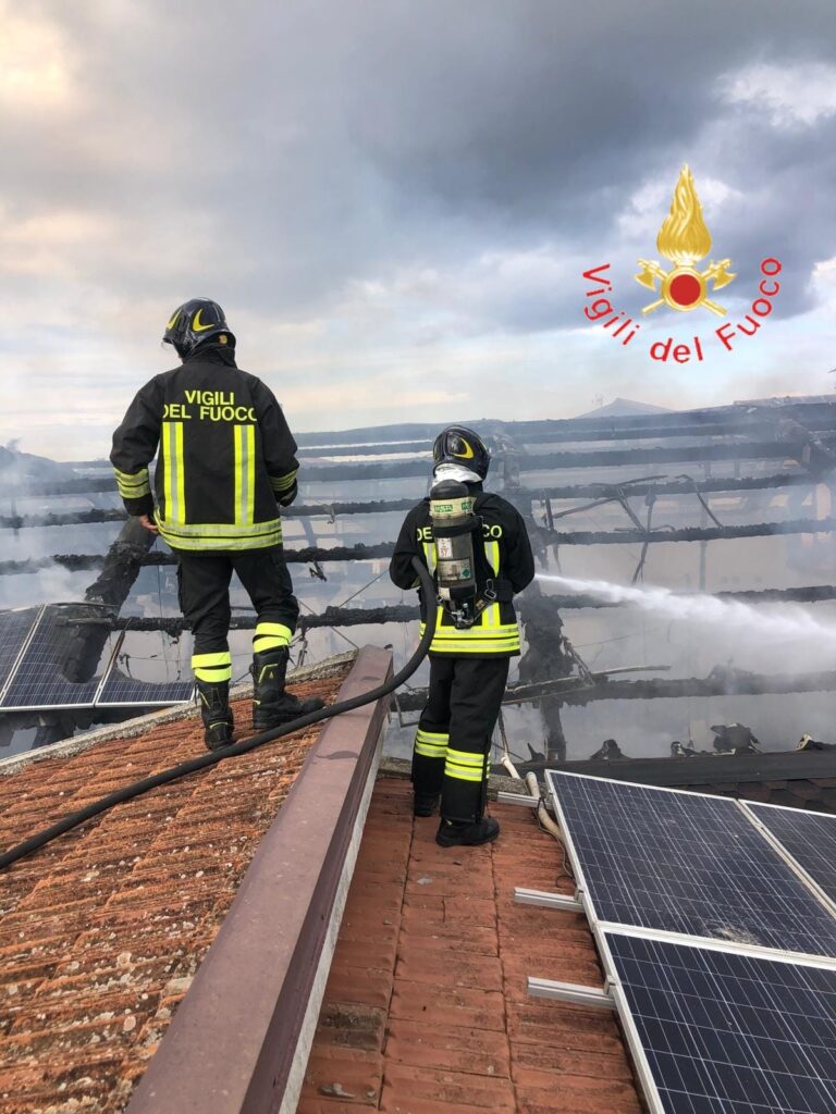 incendio palestra Francica