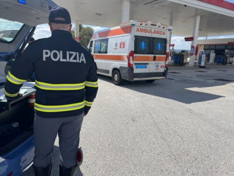 polizia stradale ambulanza colonnina di benzina