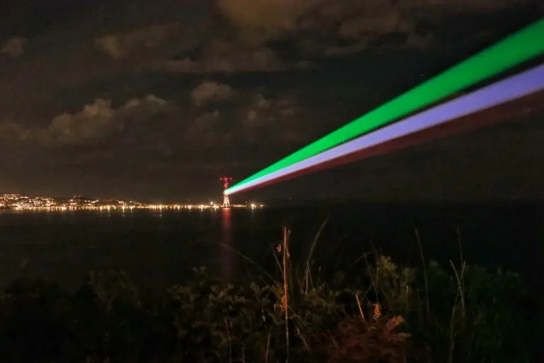 ponte sullo stretto fasci luce biennale