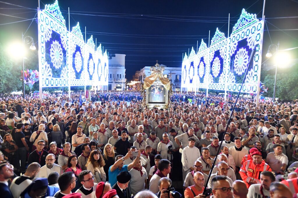 processione del martedi festa di Madonna