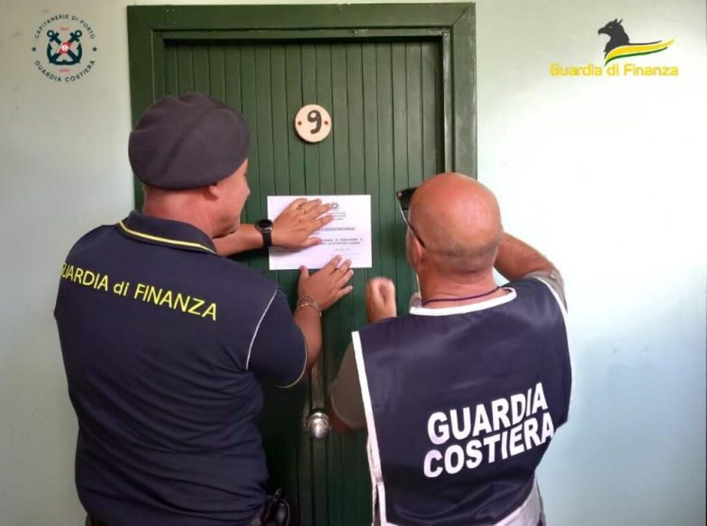 sequestro guardia di finanza guardia costiera