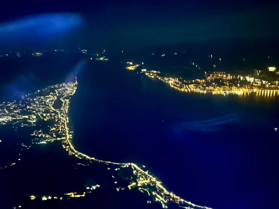 stretto di messina dall'aereo di notte