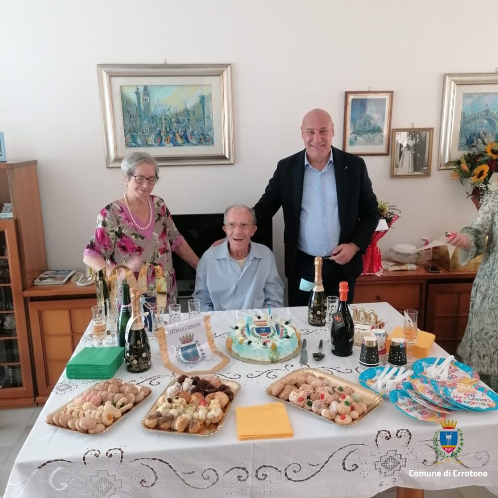 100 anni nonno gaetano a crotone