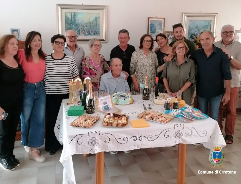 100 anni nonno gaetano a crotone