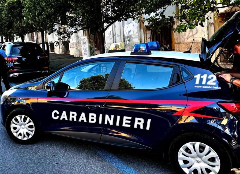 Carabinieri macchina